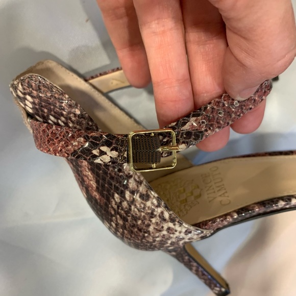 Vince Camuto Snake print leather strapped sandals - Picture 5 of 8